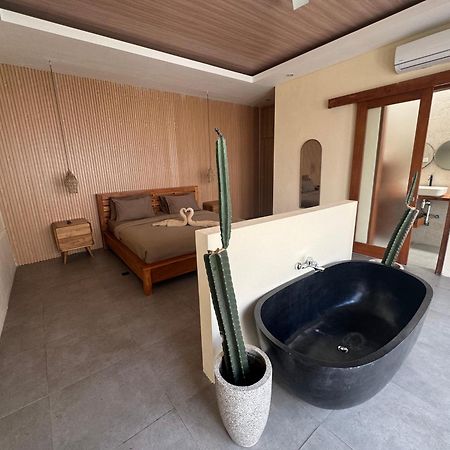 Kiki Village Bathtub Canggu Eksteriør billede