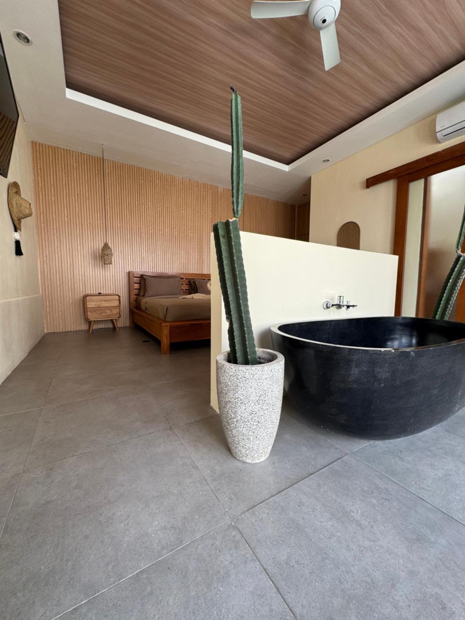 Kiki Village Bathtub Canggu Eksteriør billede
